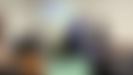 Trabalhadores rurais participam de capacitação do CCA sobre o Plano de Restauração, com instrutores explicando práticas de restauração ambiental em sala de treinamento.