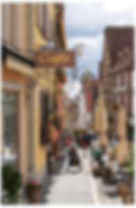 fachada de uma cafeteria em uma rua turística de Munique