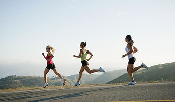 Laufende athletische Frauen