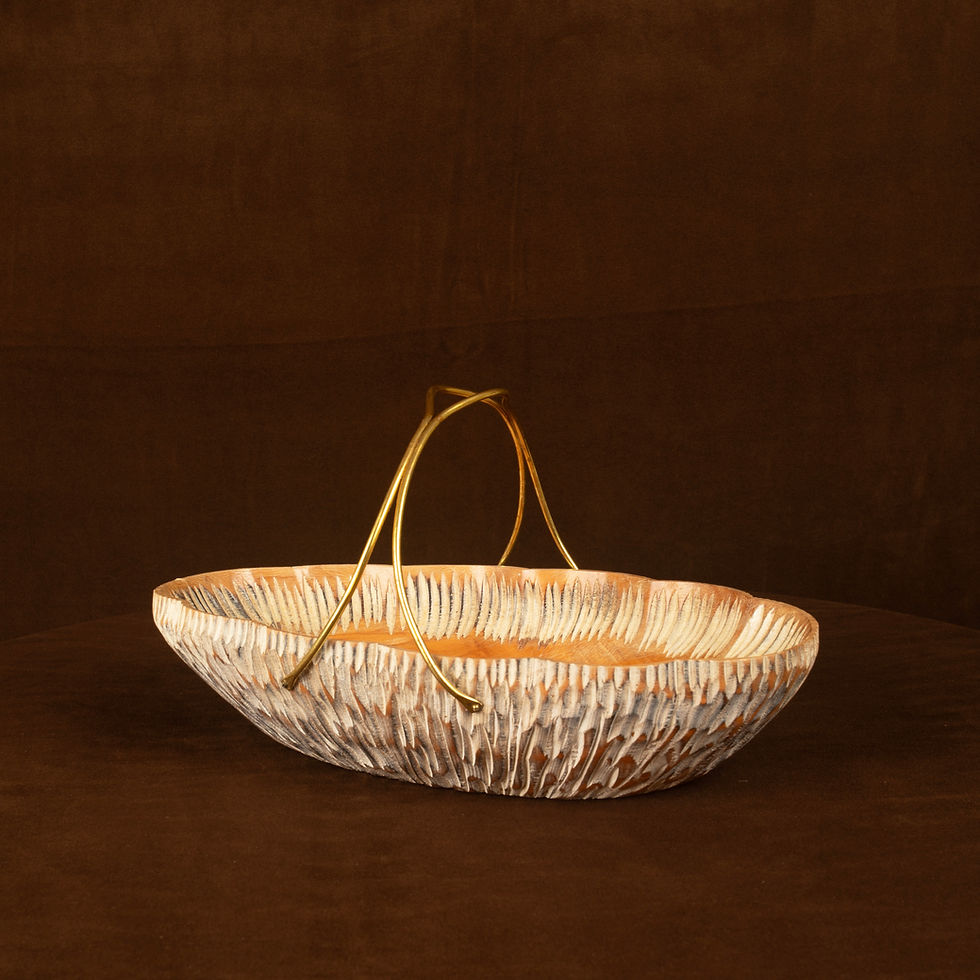 Miniatura: Sculptural Carved Wooden Basket with Brass Handle by Macabo Cusano Milanino 1960