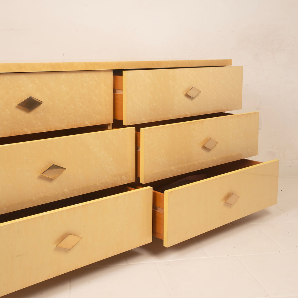 الصورة المصغرة: Gianluigi Gorgoni Maple Burl and Brass Chest of Drawers for Fratelli Turri