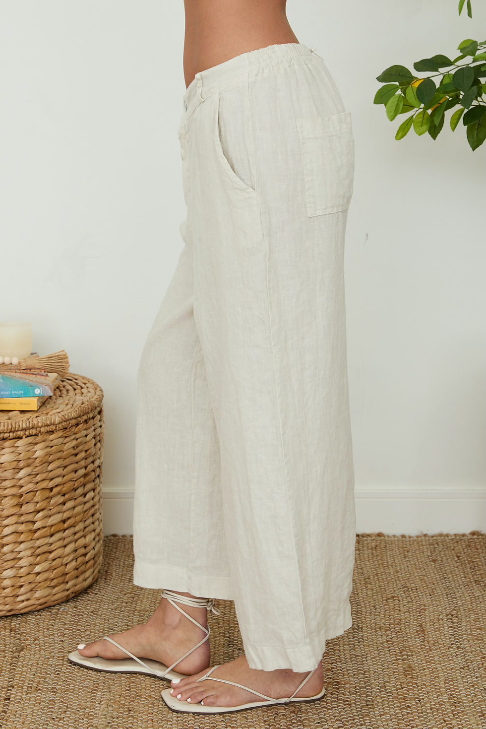Thumbnail: Milio Milano Wide Leg Linen Gaucho Trouser in Beige 