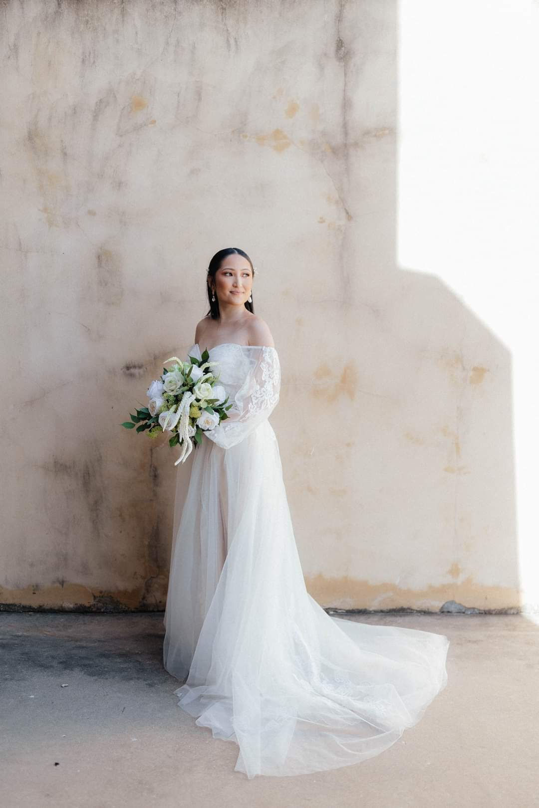 Women's Off-Shoulder Floral Long Sleeve Mermaid Weeding Bridal Gown