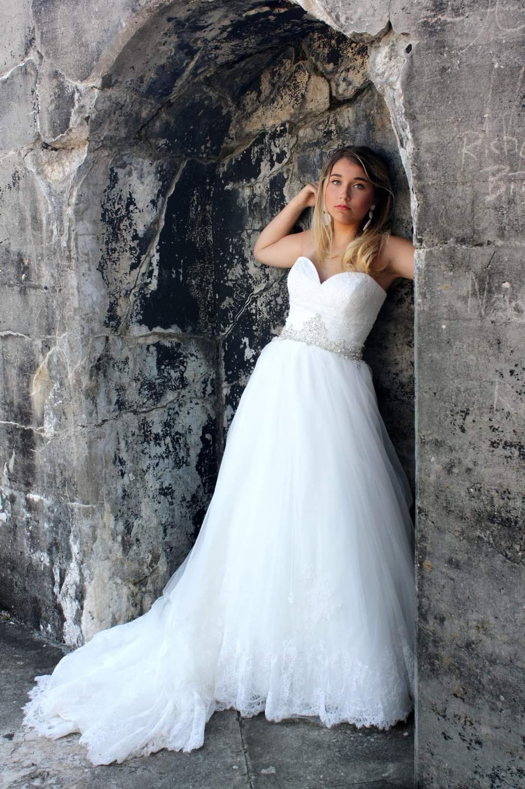 Women's Off-Shoulder V-Neck White Cozzy Mermaid Weeding Bridal Gown