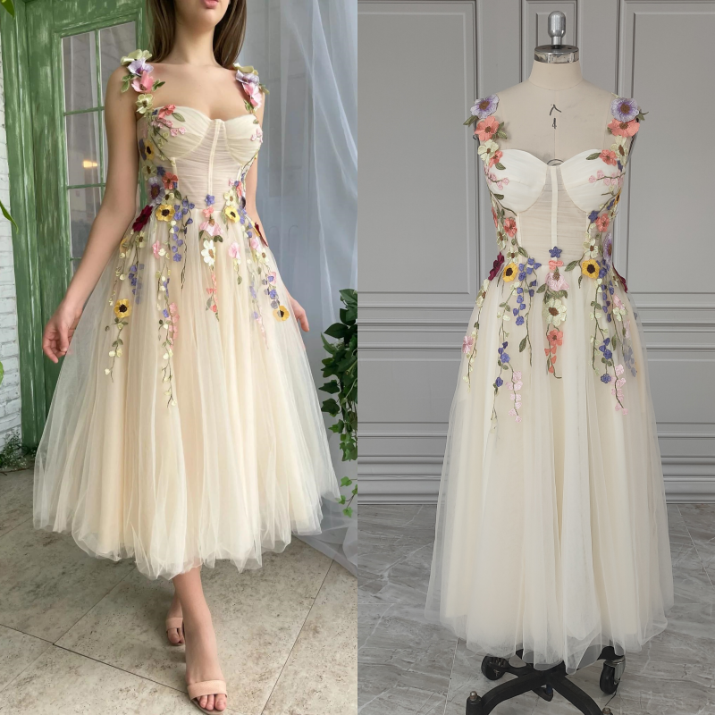 Thumbnail: Women  3D Flowers Spaghetti Straps A-line Wedding Gown