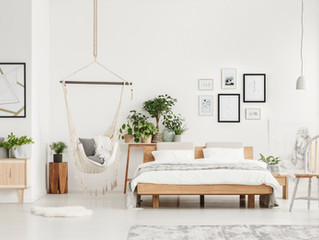5 WAYS TO FILL THE SPACE ABOVE YOUR BED