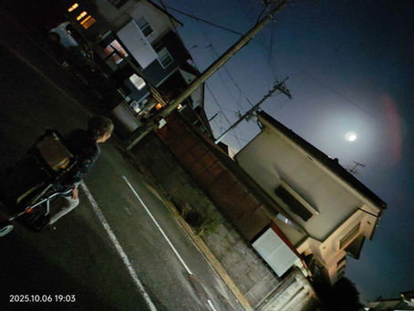 希望されたご利用者様と中秋の名月を観賞し、季節を感じる事が出来たと喜んでくださいました。