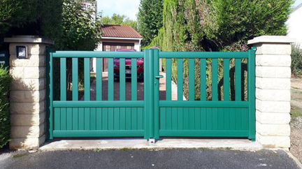 portail Alu vert 6018_edited.jpg