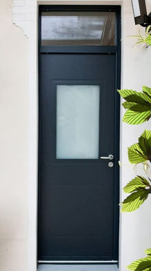 Porte de service grise_edited.jpg