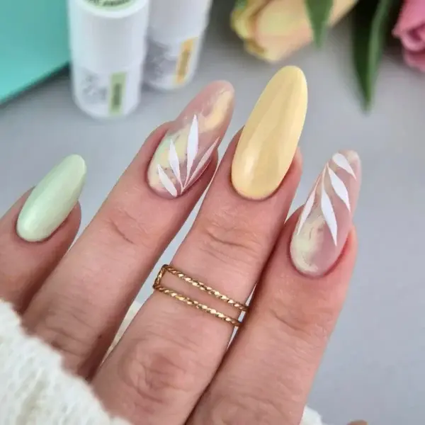 Thumbnail: Bamboo Mist UV Hybrid Nail Polish 6 ml – 272