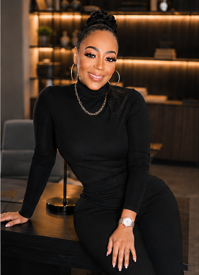 02_black_turtleneck_desk.png