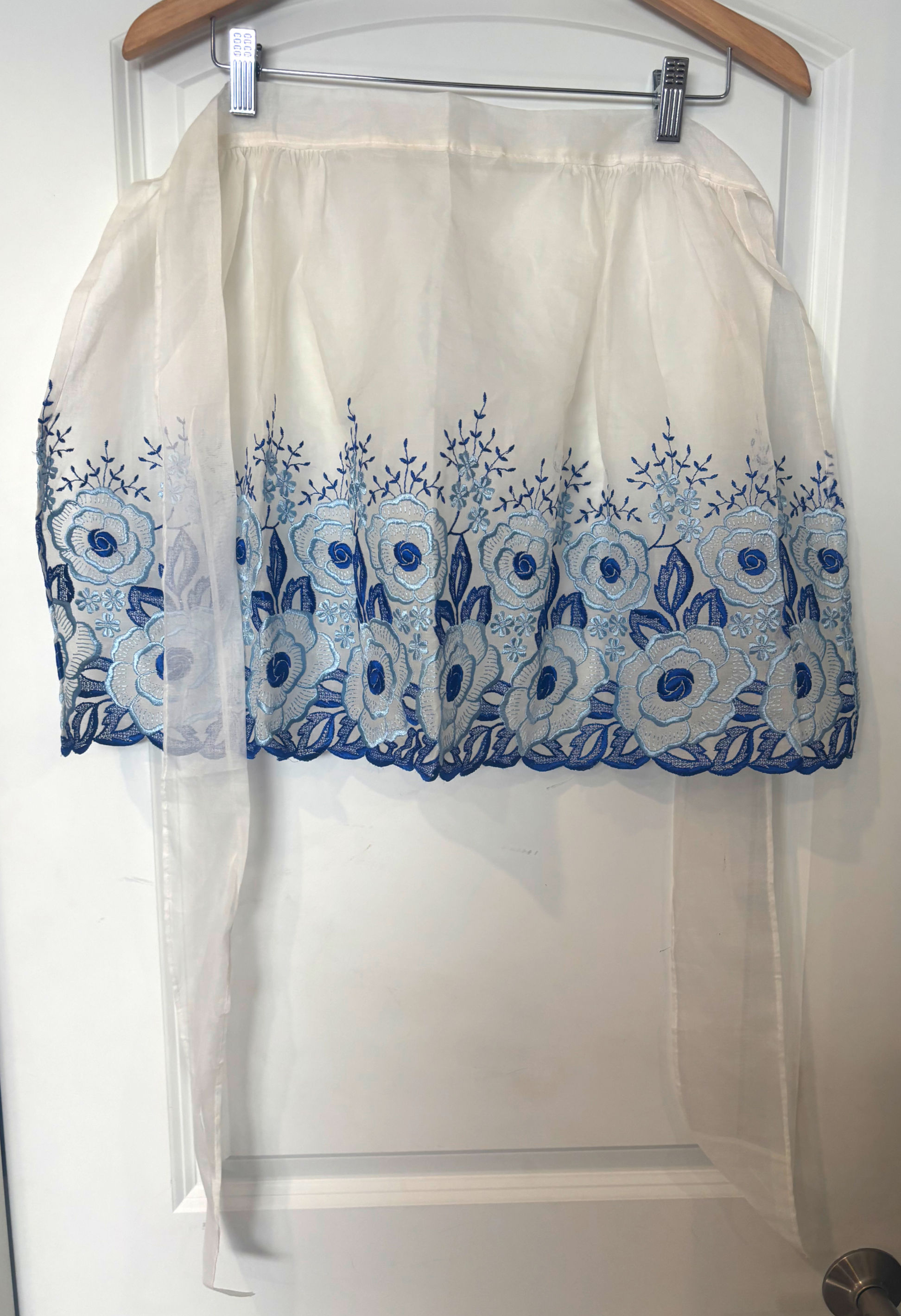 Vintage Romantic Grandmacore Floral Embroidered Waist Apron - Sheer White & Blue