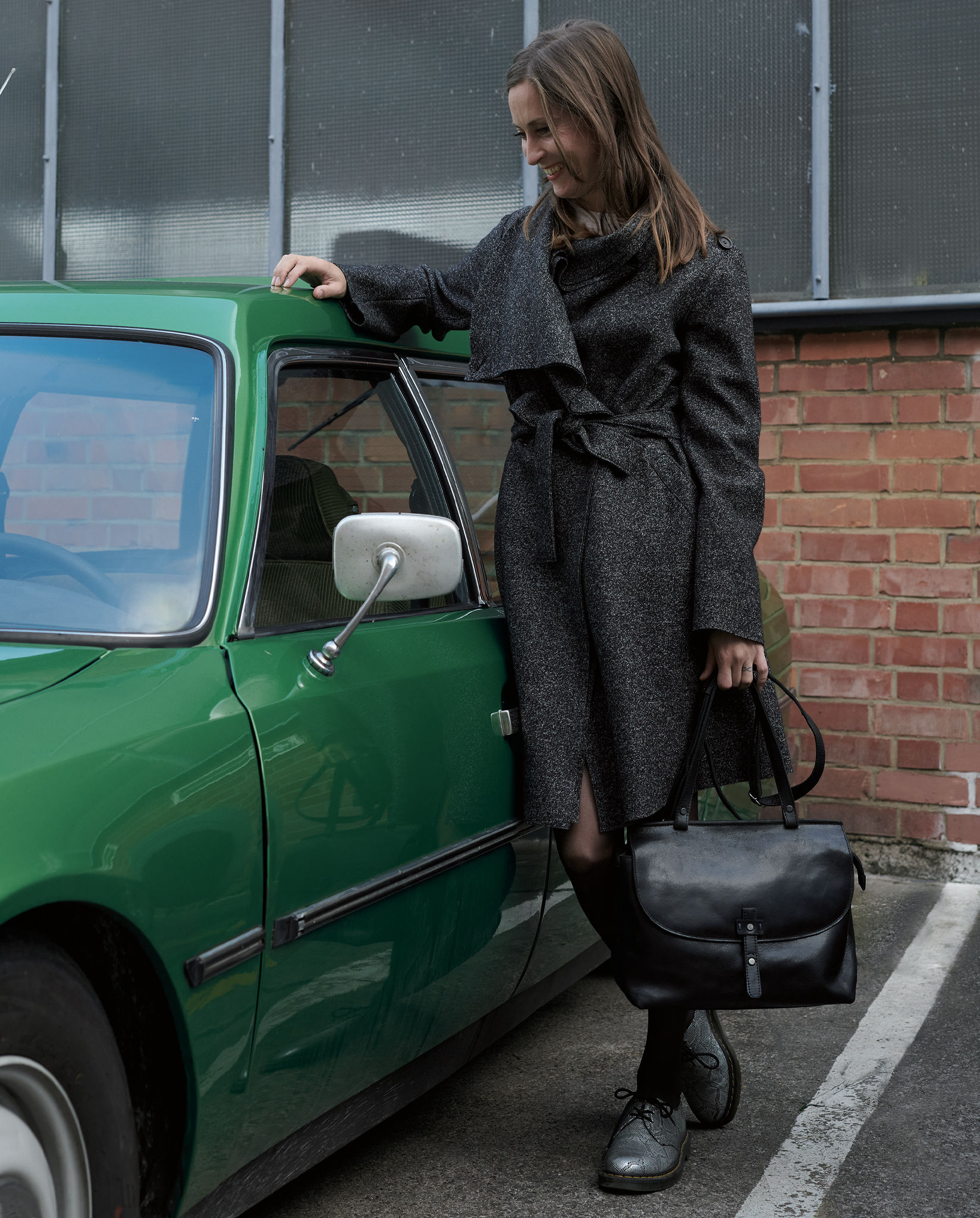 Shoulderbag L (schwarz)