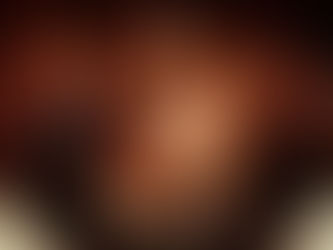 Terra Madre con il protagonista in primo piano che tiene un fiammifero acceso, circondato da altri personaggi in un’atmosfera drammatica e cinematografica ambientata nella Sicilia del primo Novecento.