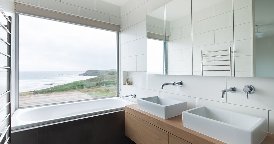 Inset bathtub