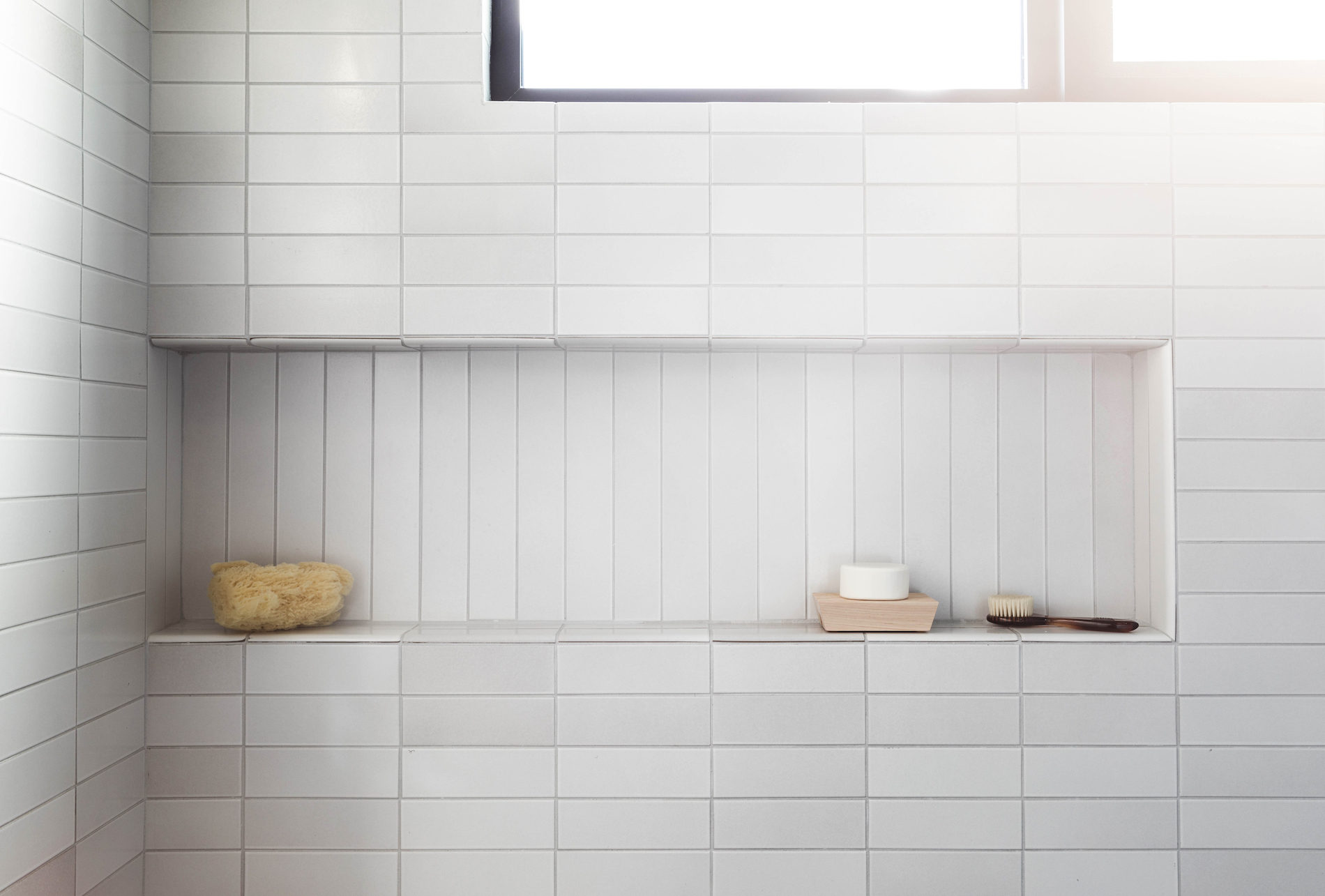 small bathroom storage hacks