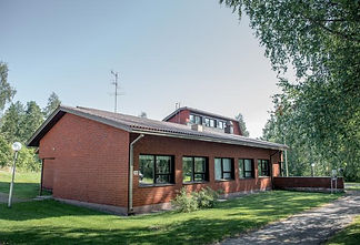 Tuuloksen seurakuntakeskus ulkoa (1920px).jpg