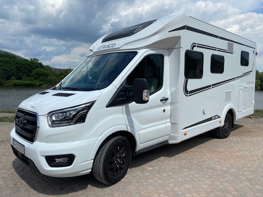 wohnmobilverleih-wohnmobil mieten-camping-nordsee-ostsee-daenemark-skandinavien-teilintegriert-dansk grænse-tyskland-autocamperudlejning-autocamper-seacamper-stauraum-anhängerkupplung-familie-familienfahrzeug-viel platz-autocamper-autocamperudlejning-dansk grænse-tyskland-schleswig-holstein-nordsee-doppelbett-sicherheit-netz-kleinkind-familie-liegefläche-lej autocamper billig og stor med hund-tysk grænse-lej autocamper i tyskland
