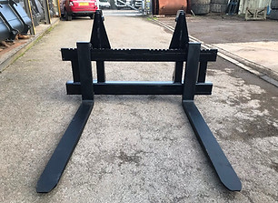 L150-220 Forks 2m x 1.6m p1.jpeg