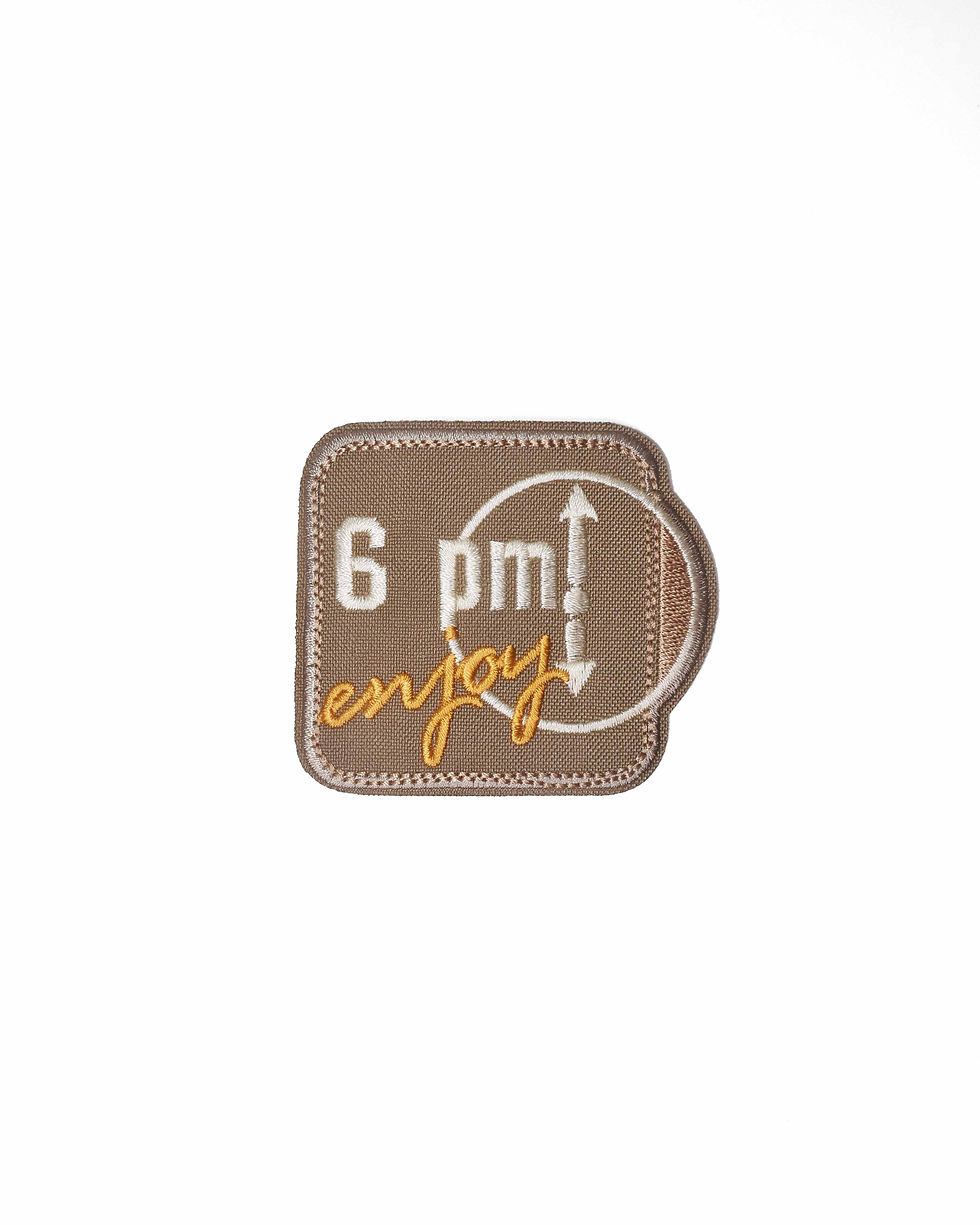 Μπεζ τετράγωνο κεντητό patch με ανάγλυφο λογότυπο 6 PM enjoy