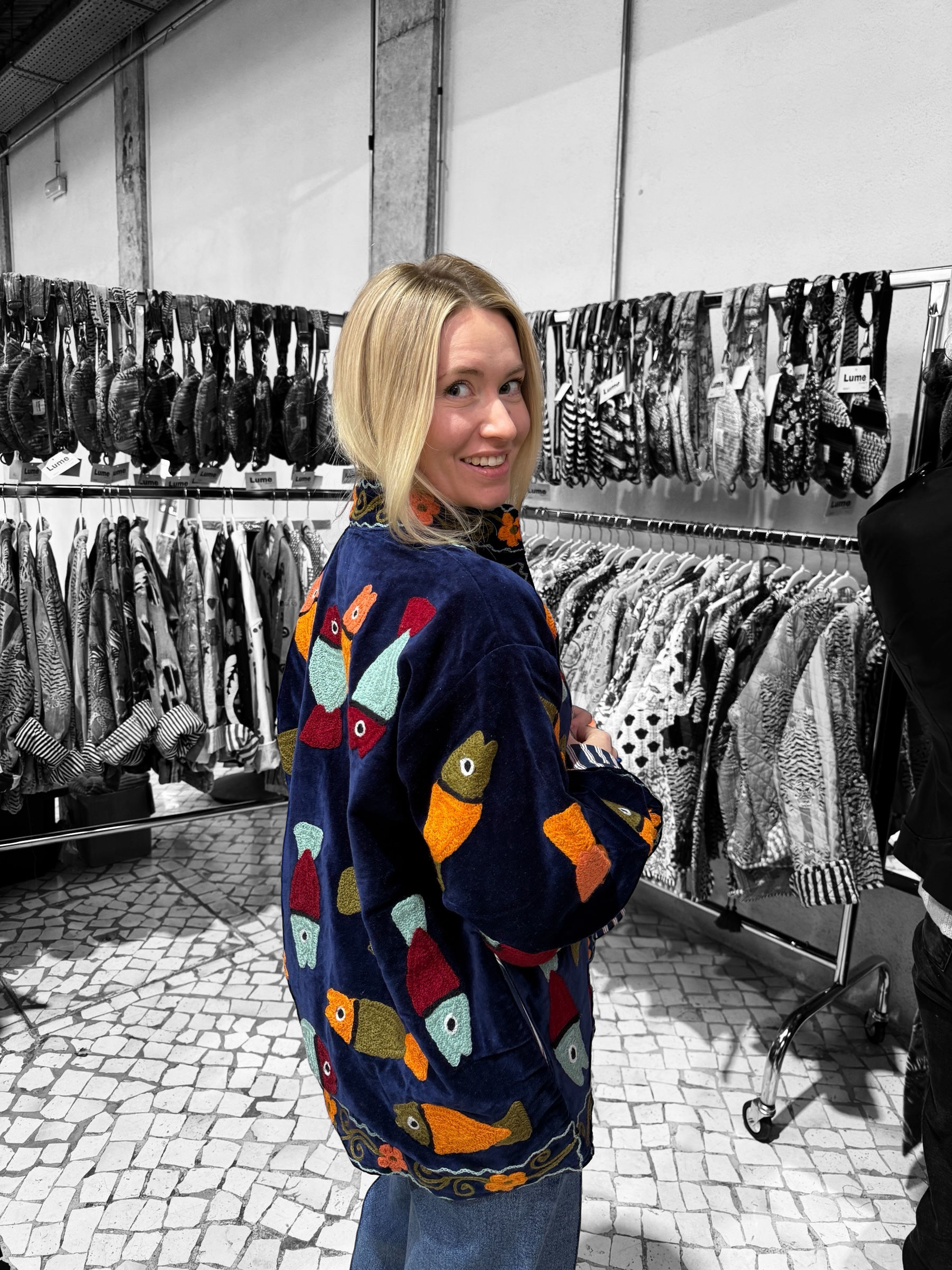 Casaco bordado de veludo peixes azul