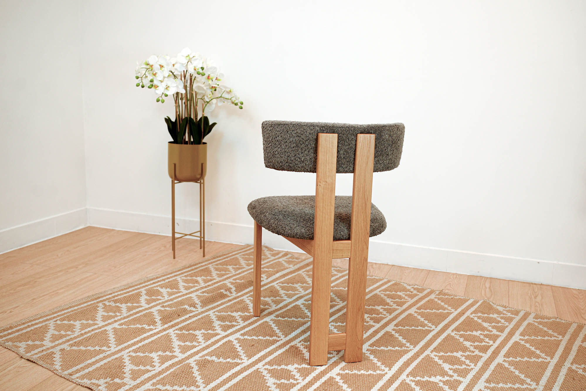 Krzesło Teo z litego drewna dębowego od Cozy Wood