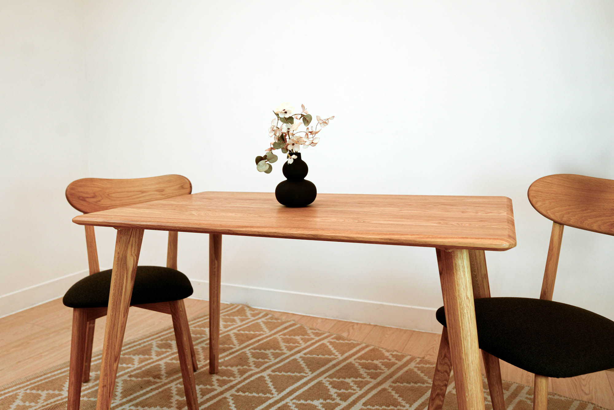 Stół Light z drewna dębowego - dąb olejowany