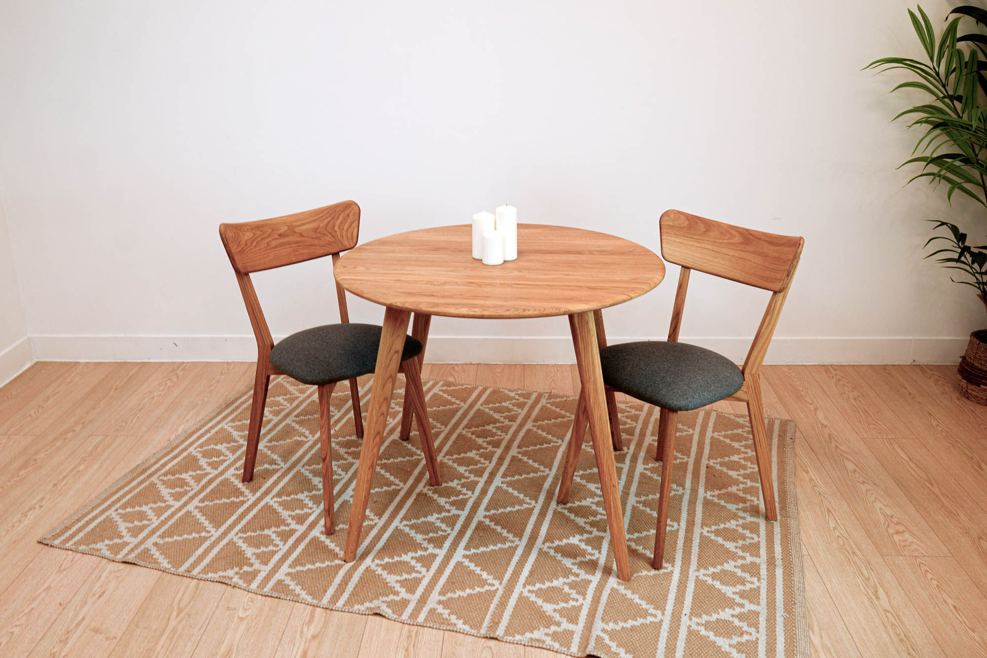 Stół Light 1 z litego drewna dębowego od Cozy Wood