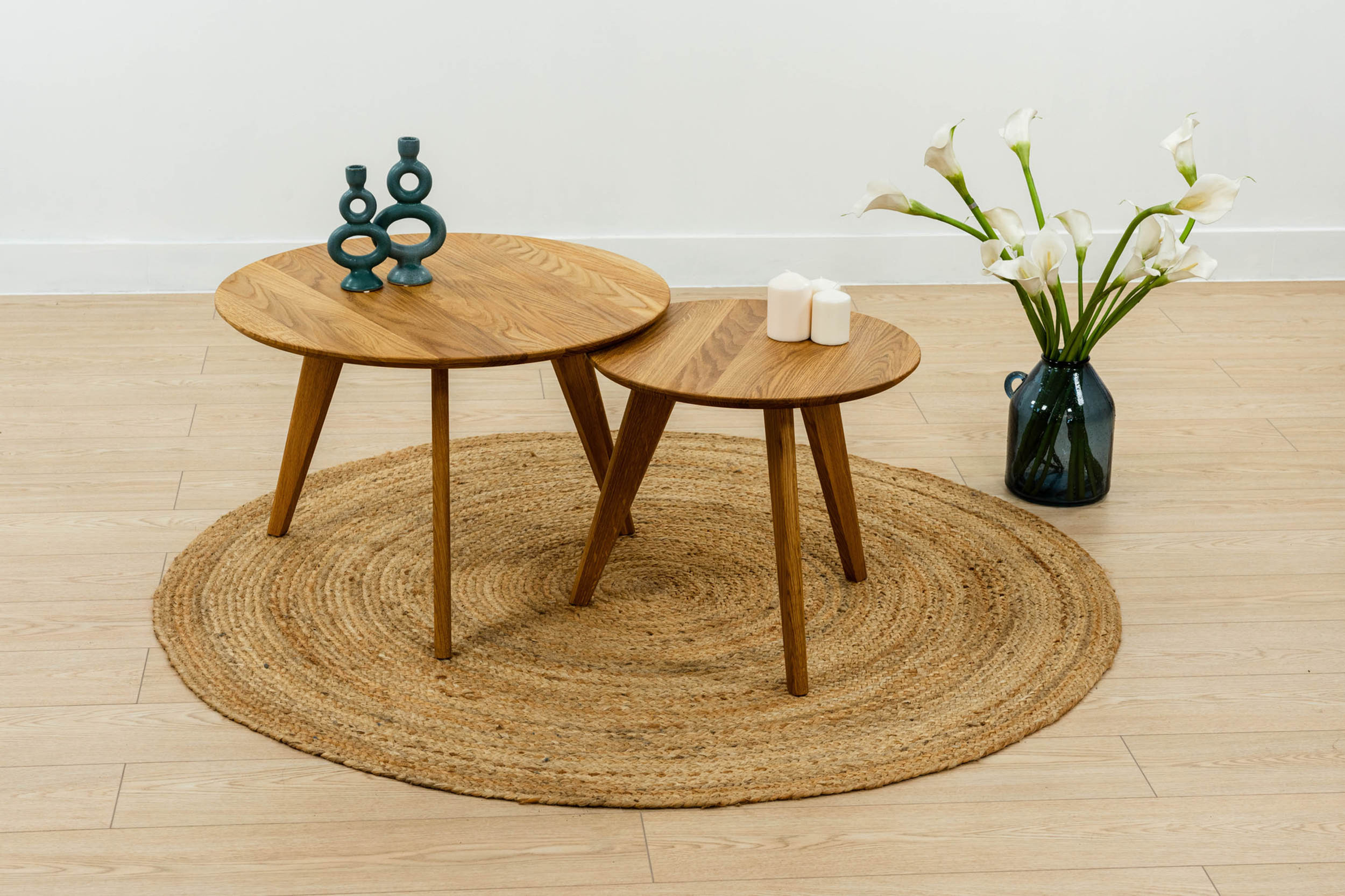 Stolik kawowy Dante z dębu – widok z przodu, naturalne drewno