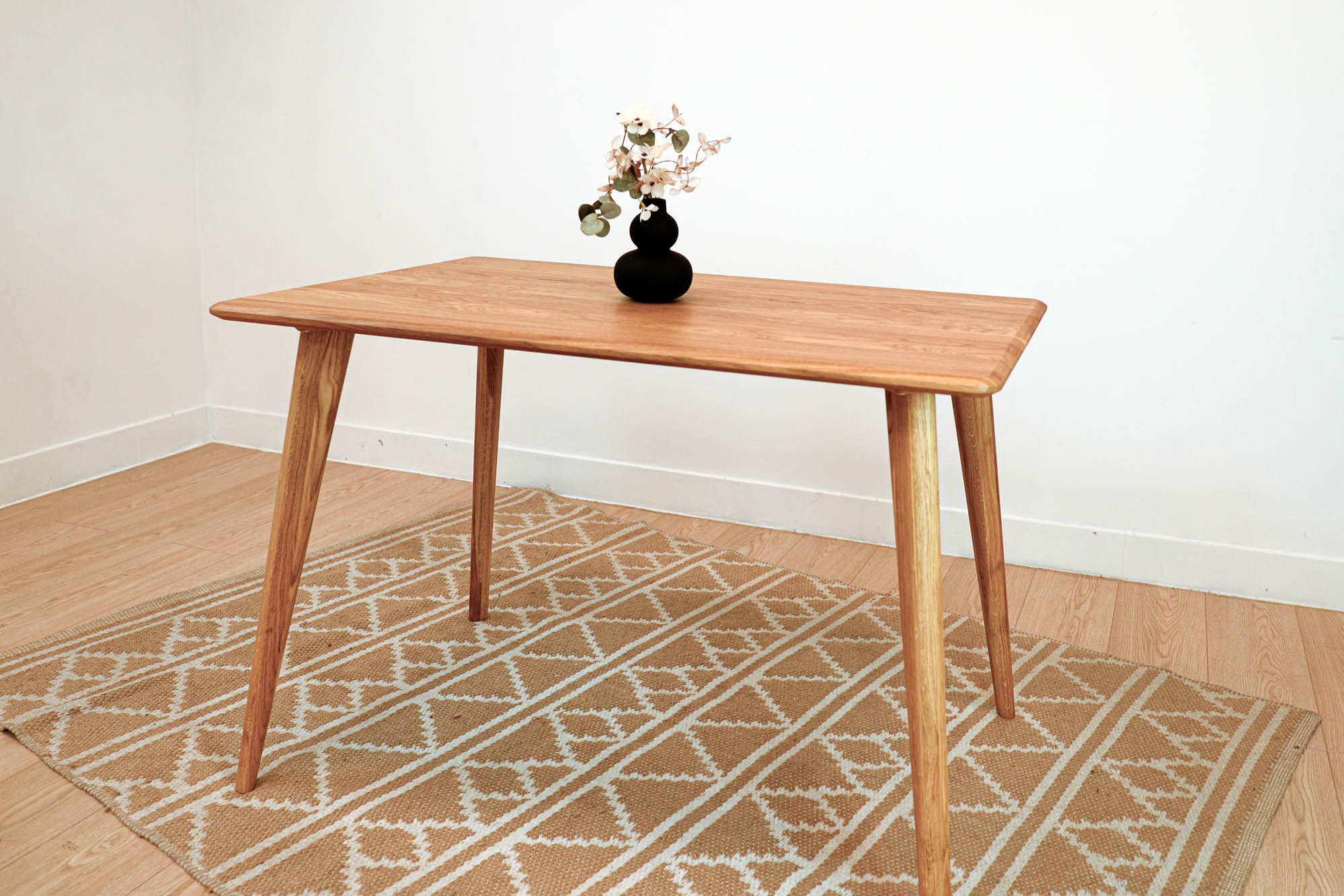 Stół Light z drewna dębowego - dąb olejowany