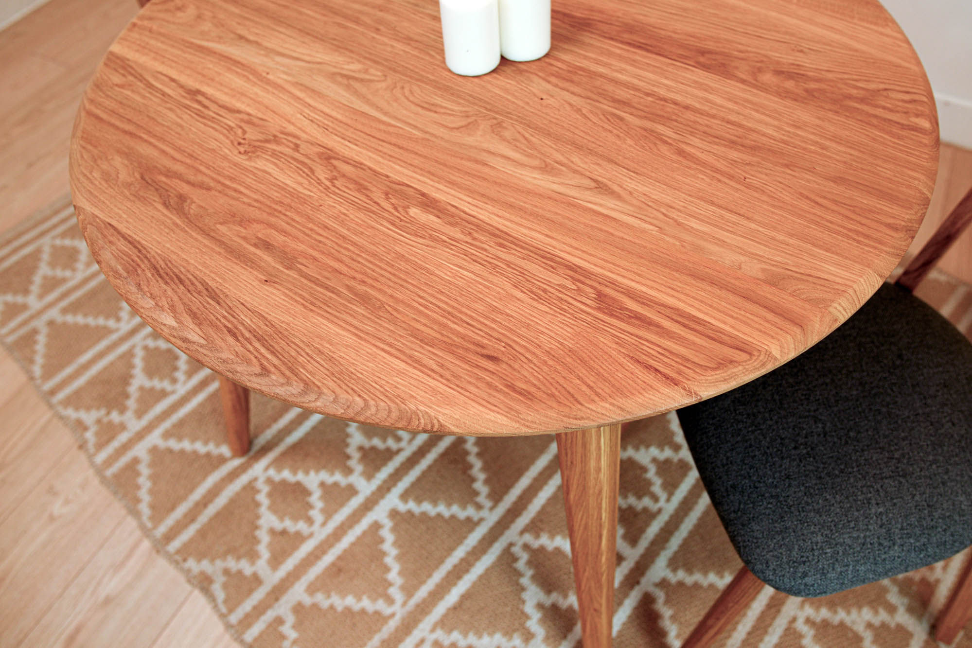 Stół Light 1 z litego drewna dębowego od Cozy Wood