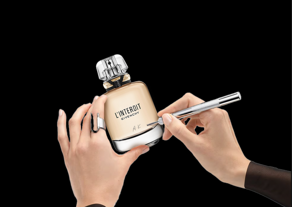 Customized live engraving