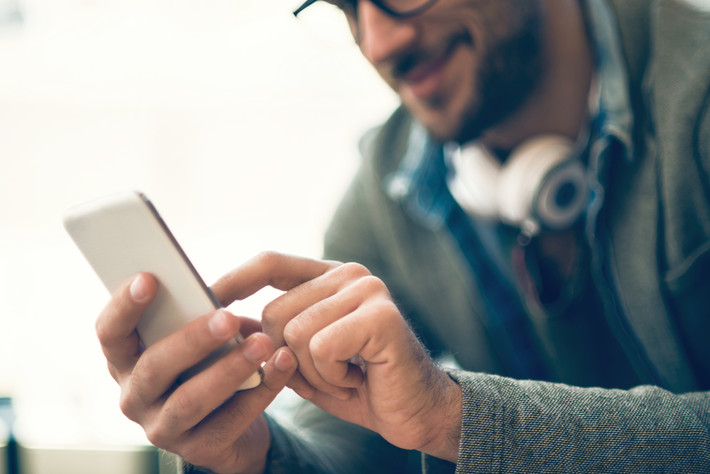 Branded apps and purchase behavior