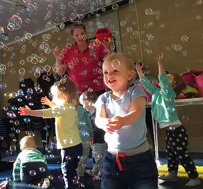 Tempo Tots parties provide musical activities and entertainment for any special occasion – birthdays, christenings, playgroups, Christmas get-togethers, NCT parties, weddings and more!