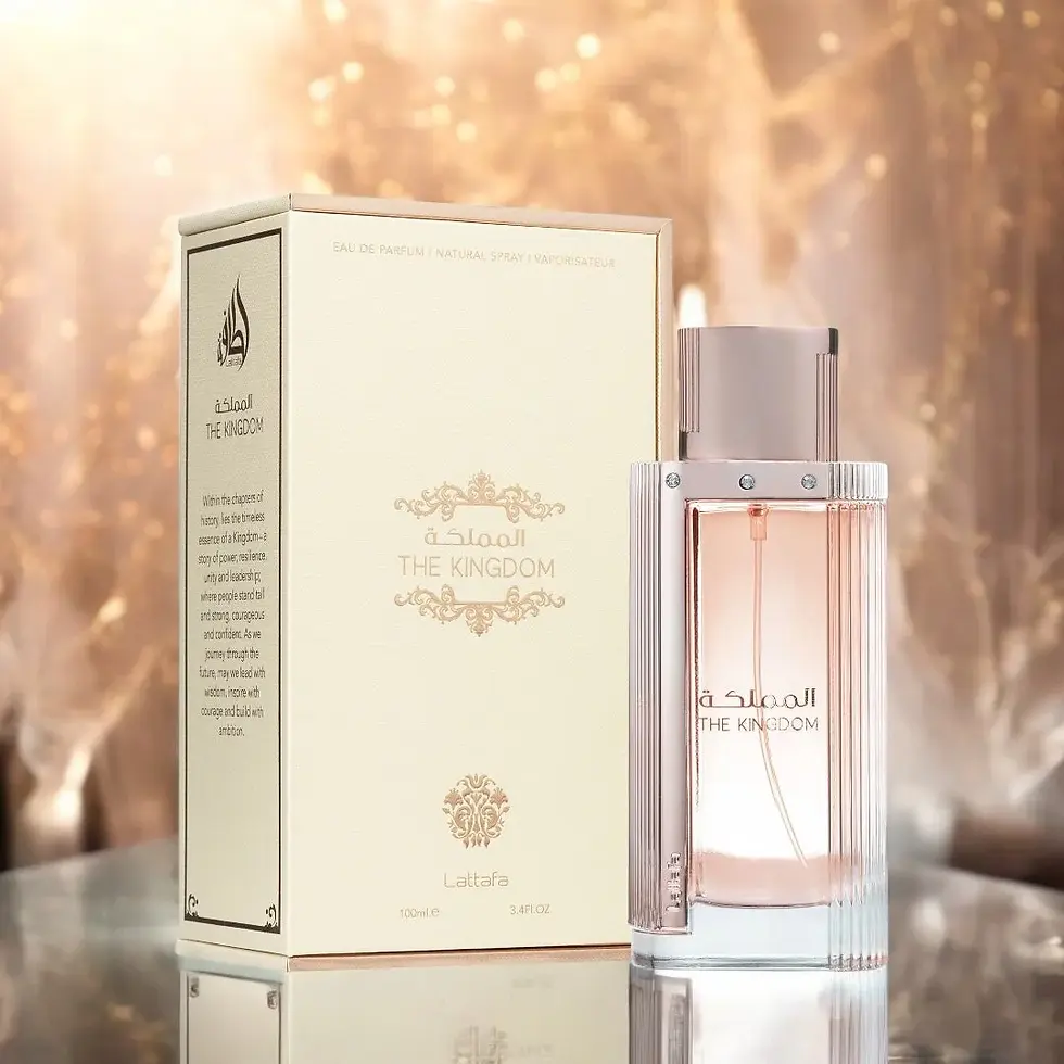Miniatura: Frasco e caixa Bade'e Al Oud Subtle Blush, fundo dourado elegante.