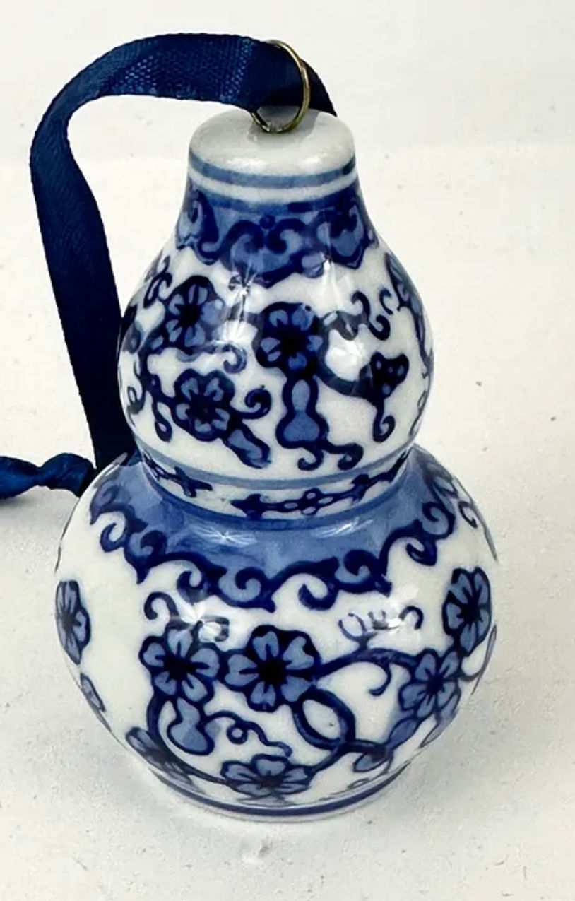 Thumbnail: Blue and white ornaments 