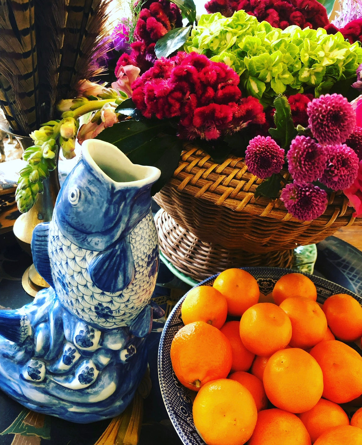 Blue and white wave fish vase 