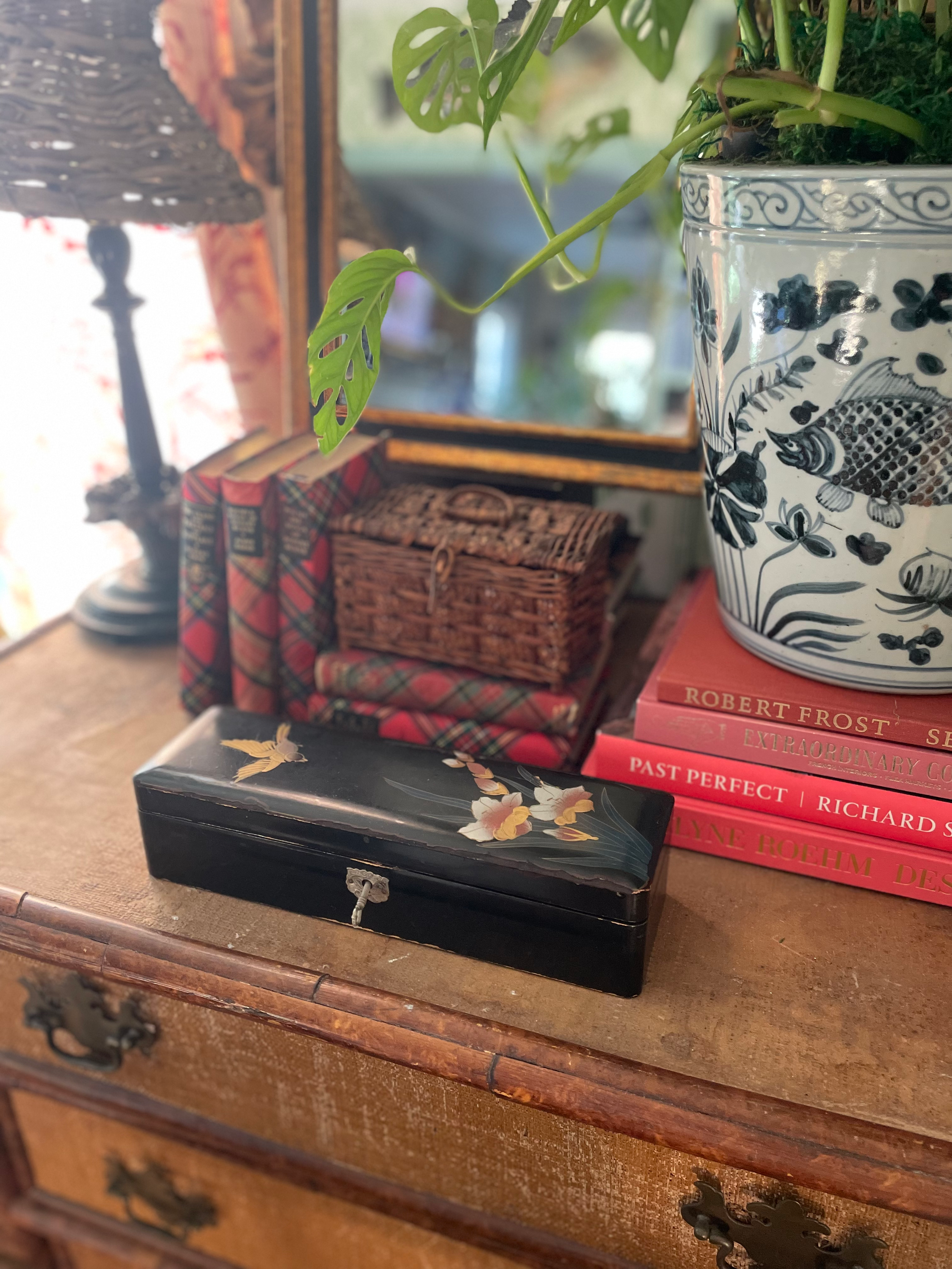 Vintage Chinoiserie Lacquered Box 