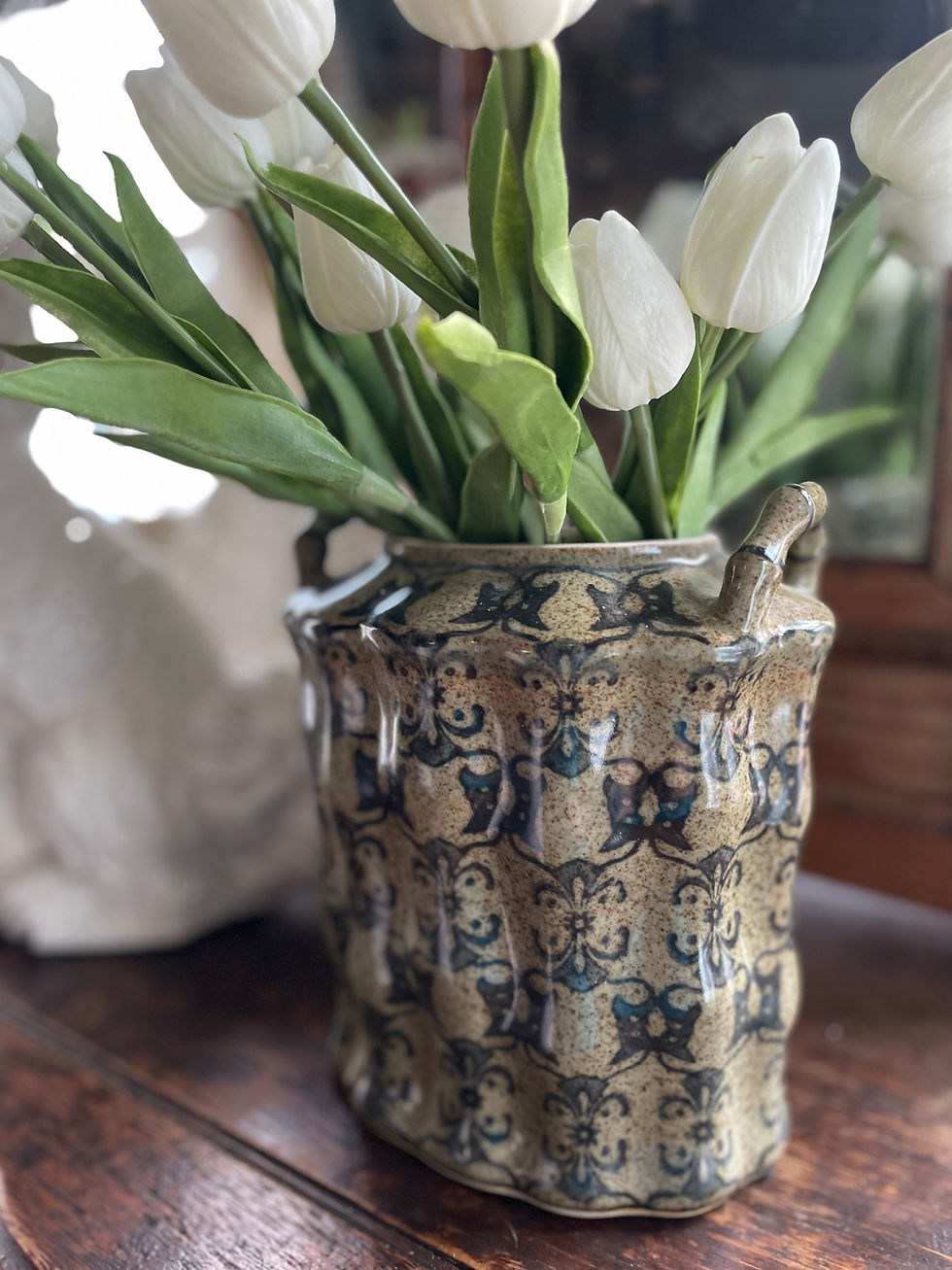 Thumbnail: Blue and Beige Chinoiserie Vase 