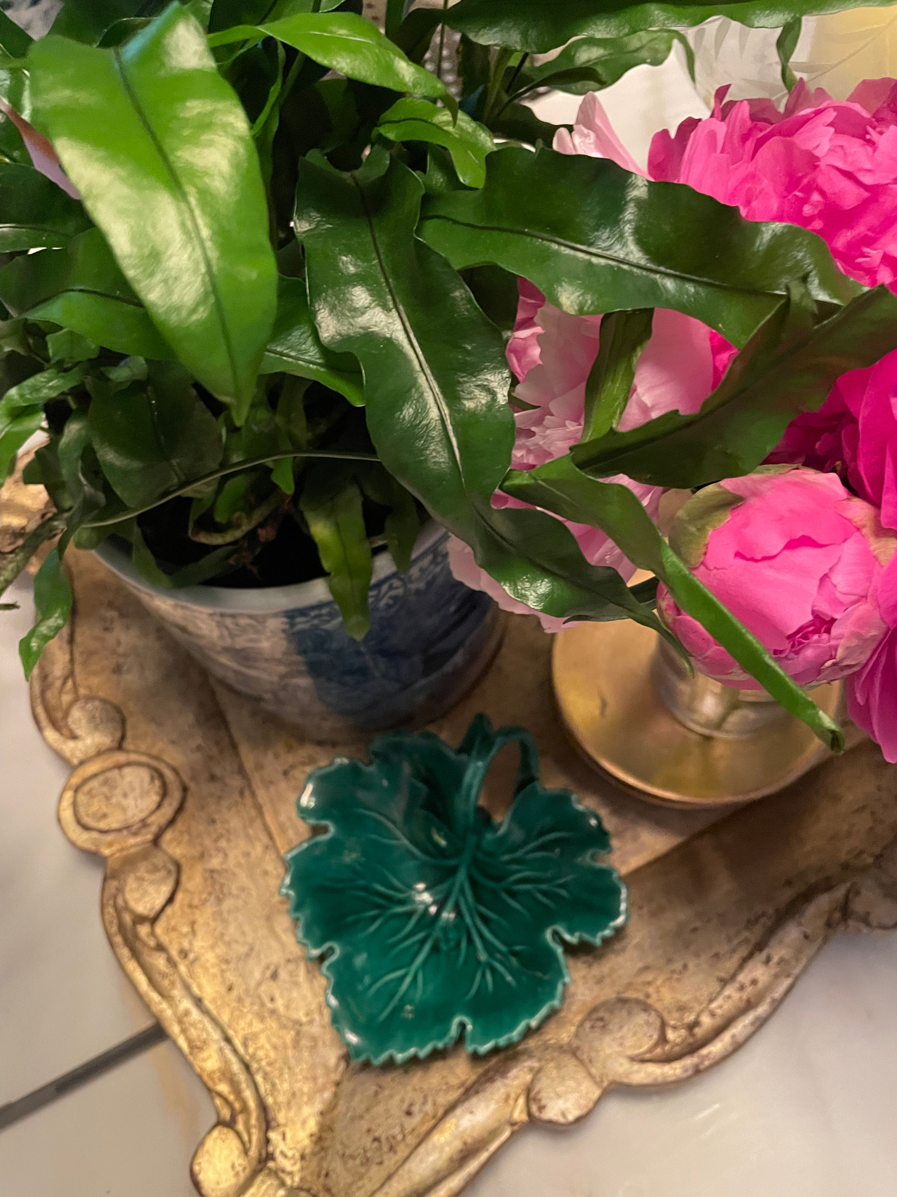 Majolica Style Leaf Dish 