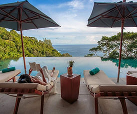 Luxus Villa zum Verkauf in Kamala, Phuket – modernes Haus mit großzügigen Innenräumen, privatem Garten und erstklassiger Ausstattung.