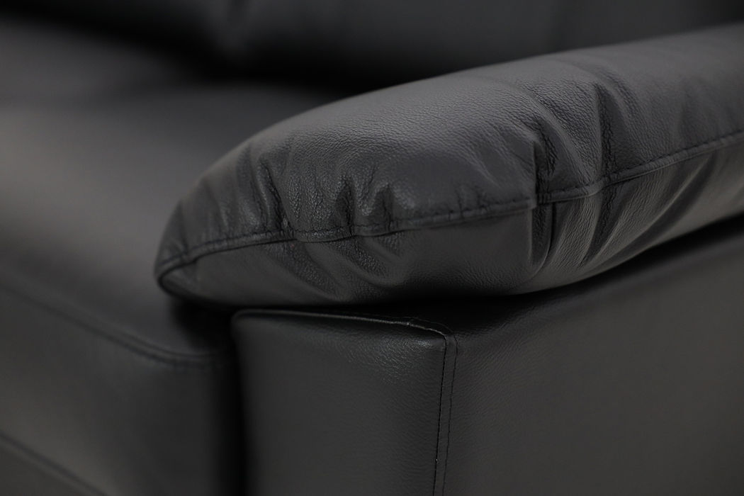 Moduli 3-istuttava sohva (I+D+I). Verhoilu: Soft Antique 0100 musta nahka