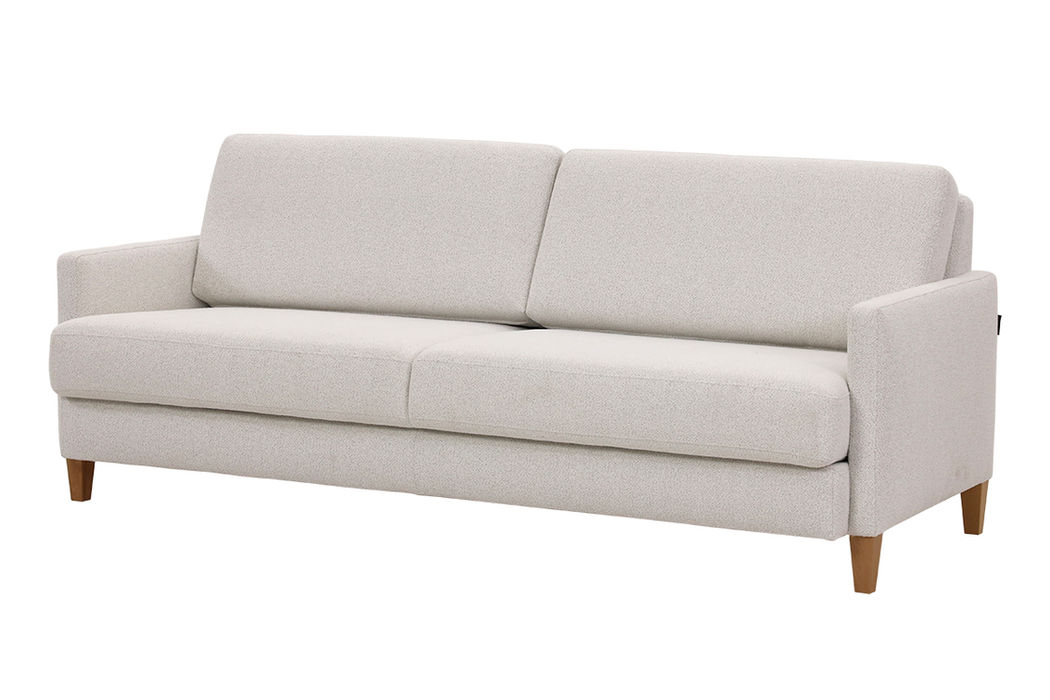 Muru 3-istuttava vuodesohva.
Verhoilu: Bond 06 -kangas, jalat 127/23 öljytty tammi.