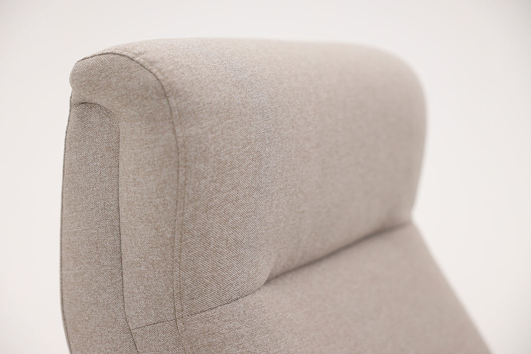 Eemil mekanismituoli.
Verhoilu: Oasis 02 -kangas.