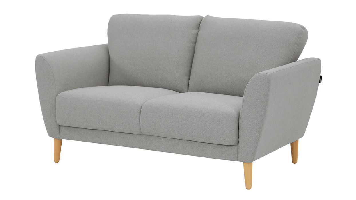 Klassikko 2-istuttava.
Verhoilu: Oasis 15,
Jalka: 129/15 LV.