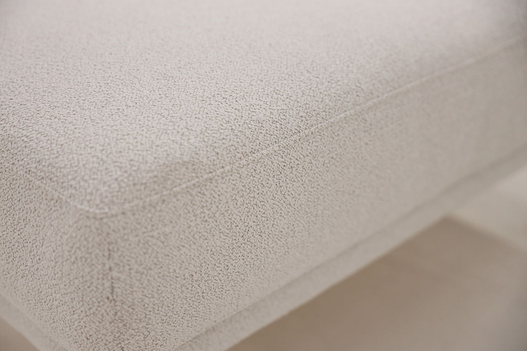 Viola rahi.
Verhoilu: Bond 07 -kangas, jalat: 126/20 tammi