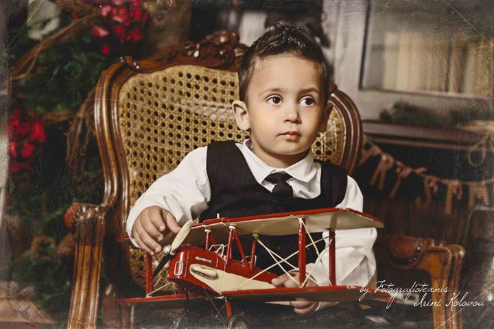 Facebook - Η αγάπη στο "Φωτογραφειο Τέχνης" δηλώνεται ποζάροντας!
© All of my p