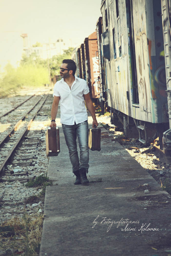 SAVE THE DATE PHOTO SHOOTING BY FOTOGRAFIOTEXNIS