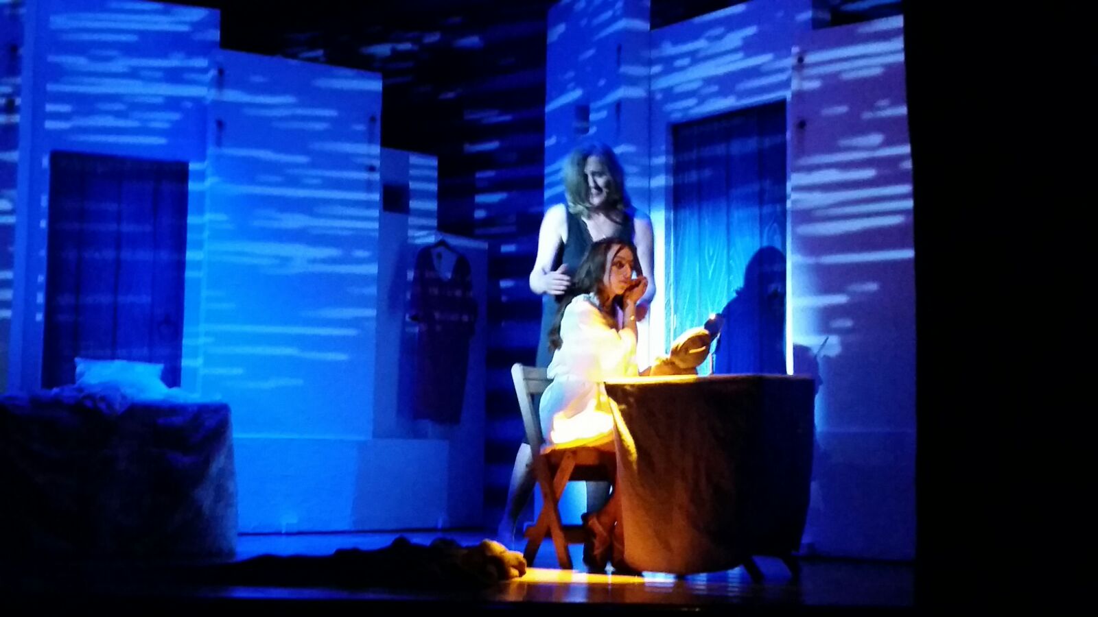 Mamma Mia Foto Soliloquioteatro La cinci ani de la întâlnirea celor trei tați, sophie sheridan se pregătește să deschidă hotelul mamei sale. wix com