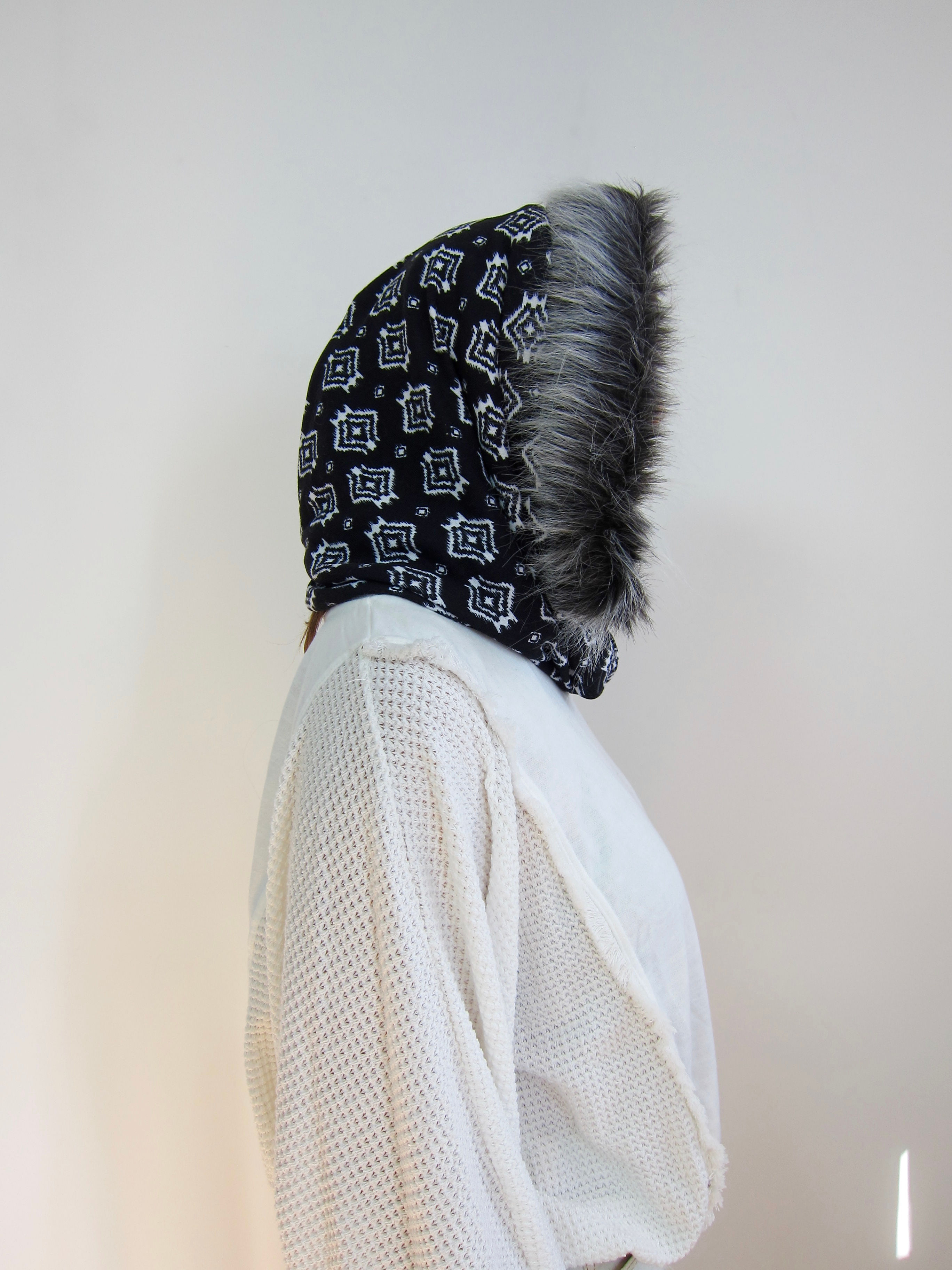 LENA (short hood) in Black and White Pattern